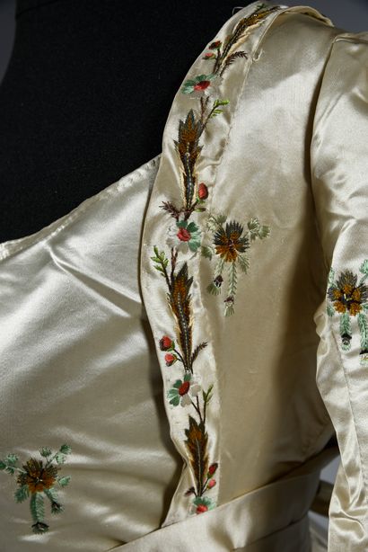  Robe de style fin du XVIIIe pour un bal travesti, fin du XIXe siècle, manteau à...