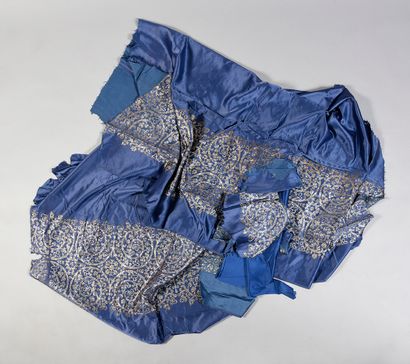 Parties d'une robe de bal, attribué à Worth, vers 1895, corsage baleiné, simple,...