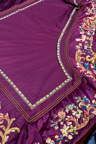 null Grand piano cover, last third of the 19th century, plum silk satin applied with...