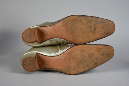 null Paire de bottines de bal lacées griffées Hellstern & Sons à Paris, vers 1900-1910,...