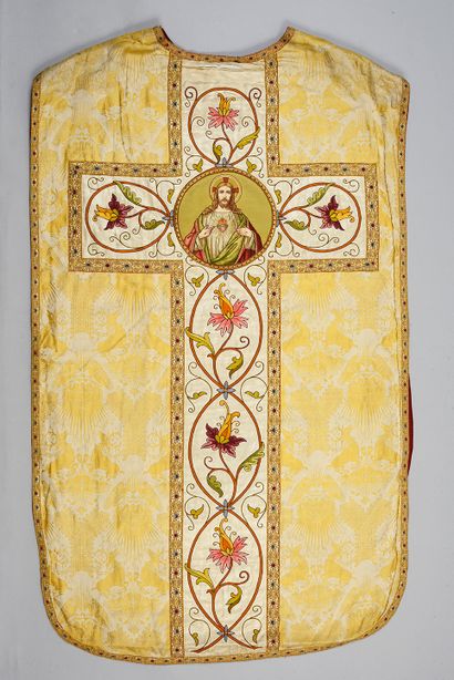 null Chasuble with the Sacred Heart, circa 1900-1910, two-tone damask replica of...