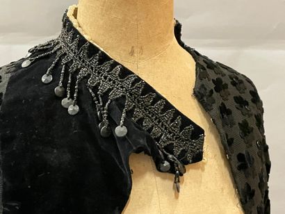 null Eléments de costumes noirs de la garde-robe d'une famille bourgeoise, seconde...