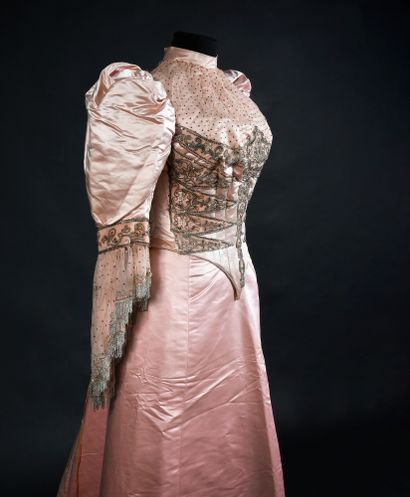 null Corsage d'une robe du soir, griffé Worth, fin du XIXe siècle, corsage baleiné...