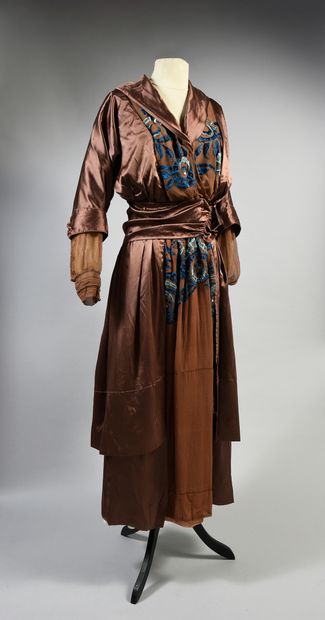 null Robe élégante griffée Charles Dubois à Nice, vers 1915-1920, robe blousante...
