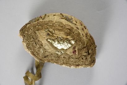  Alsace, first third of the 19th century, gold brocade headdress with embroidered...