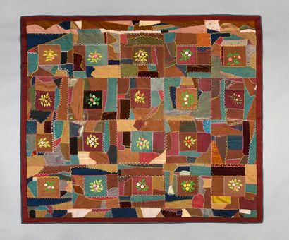  Crazy quilt, vers 1920-1930, laine et coton, l'endroit composé d'un patchwork de...