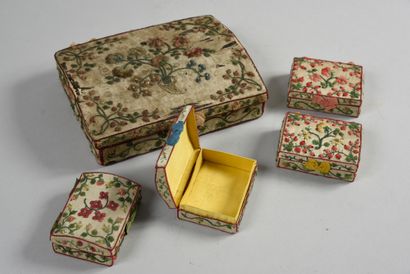  Boite de jeux de quadrille, second quart du XVIIIe siècle, boite à couvercle bombé...