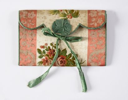 null Pochette à rabat, époque Louis XV, pékin façonné à rayures fleuries et rayure...