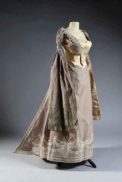 null Parts of an evening gown, probably Worth, late 19th century, simple whalebone...