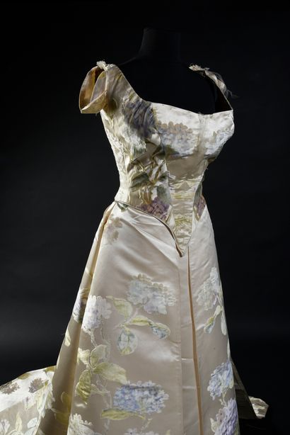 null Robe de bal griffée Worth (no57262), vers 1900, superbe velours au sabre fond...