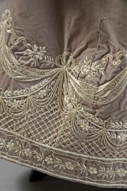 null Parties d'une robe du soir, probablement Worth, fin du XIXe siècle, corsage...