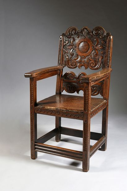 Italie, Lombardie, fin du XVIIe siècle 
Carved walnut and resin armchair, back decorated...