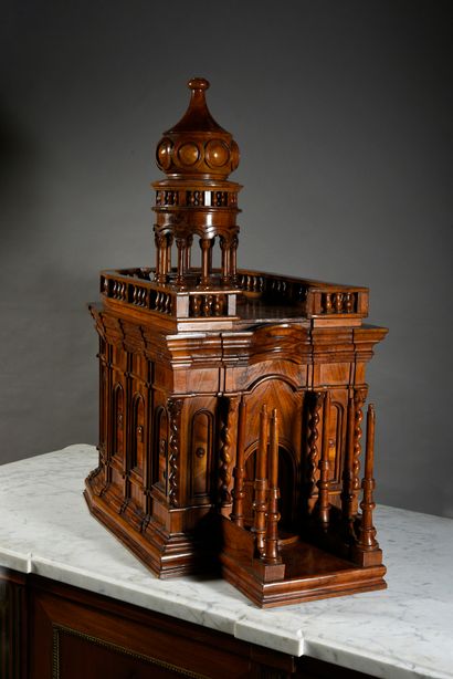 null The Holy Sepulchre.
Olive wood model
Work from Jerusalem in the mid-19th century.
H.:...