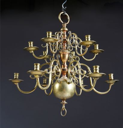 Hollande, dans le style du XVIIe siècle, XIXe siècle 
Bronze chandelier with twelve...