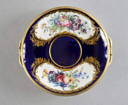  New form Sèvres porcelain bowl tray of the 18th century, part of the decoration...