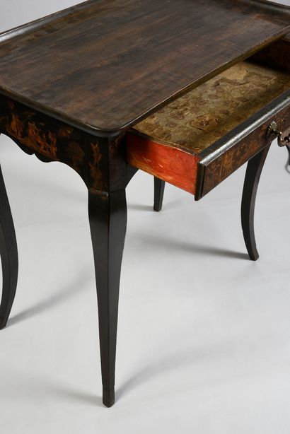 null Cabaret table in black varnish and arte povera, underside painted in red in...