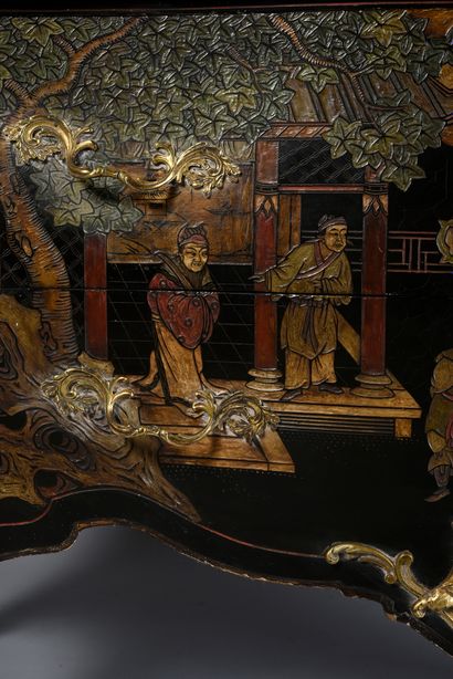 null Coromandel lacquer veneer chest of drawers with black lacquer and palace scene...