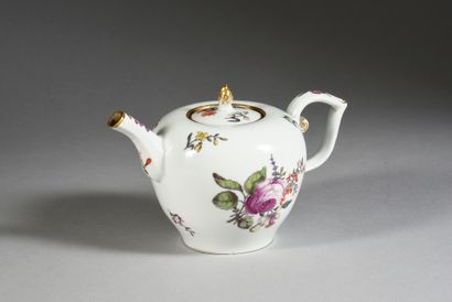null Théière et un couvercle en porcelaine de Meissen du XVIIIe siècle Marque en...