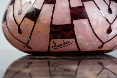 LE VERRE Français. Charder 
Vase sautoir.
A pear-shaped vase with a flared neck,...