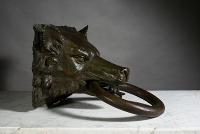 D'après l'Antique 
Wolf's head
Bronze with green antique patina
From a bronze applique...