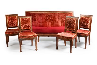null Mahogany and mahogany veneer living room furniture composed of :
A large sofa...
