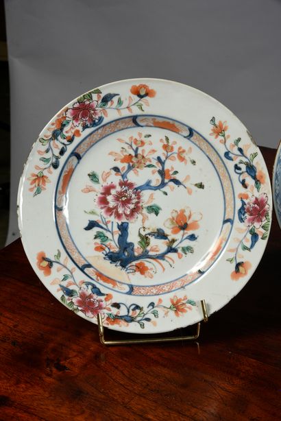 COMPAGNIE DES INDES Lot of 6 plates : three with Imari decoration of garden and pierced...