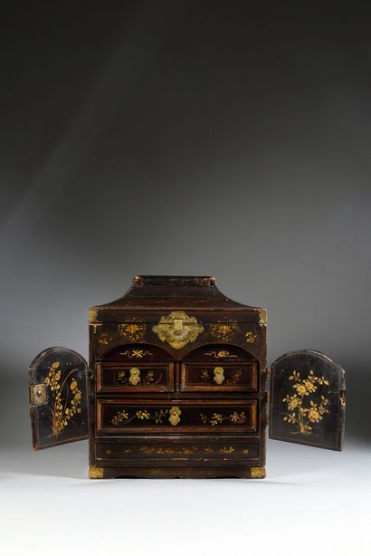 null Cabinet in martin varnish in imitation of Chinese lacquer, it opens with two...