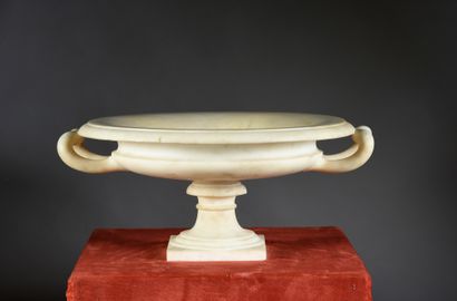 null White marble tazza on a pedestal with two handles after the antique
H. : 25...