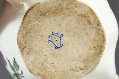 null Théière lizonnée en porcelaine de Vincennes du XVIIIe siècle Marque en bleu...