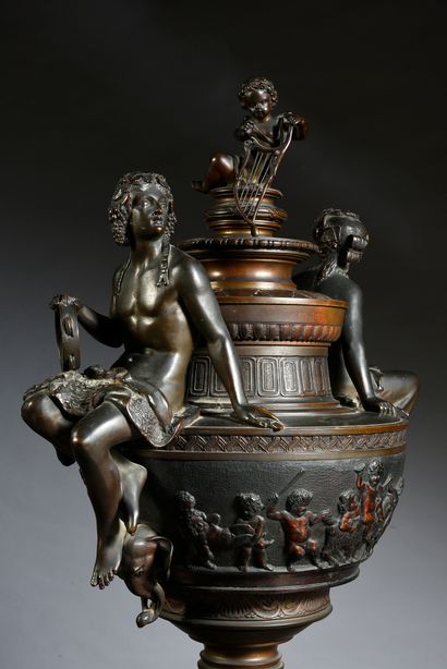null Important vase balustre couvert en bronze à patine brune, la panse ornée d'une...