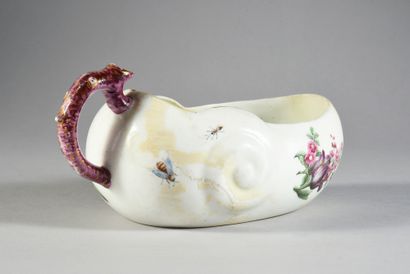 null Pot de chambre ovale à limaçon ou bourdaloue en porcelaine de Vincennes du XVIIIe...