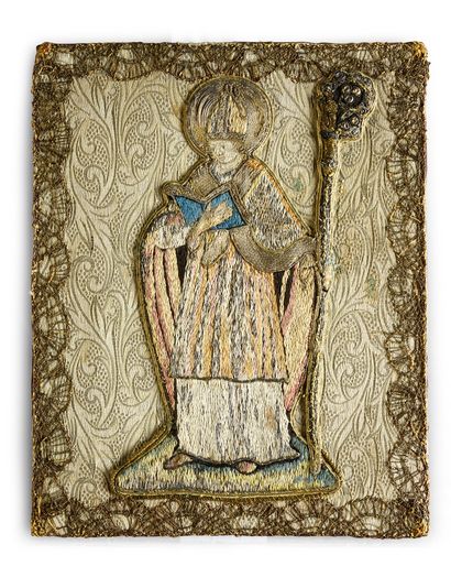 Flandres, XVIe siècle 
Saint évêque, élément de broderie en fils de soie, or et argent....