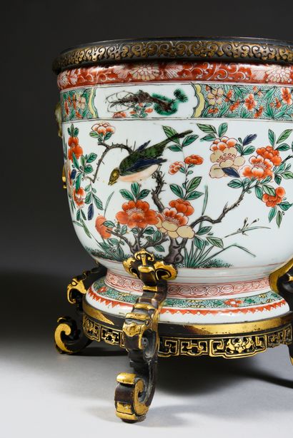 null A Kangxi period Chinese porcelain pot cover decorated with green family enamels...