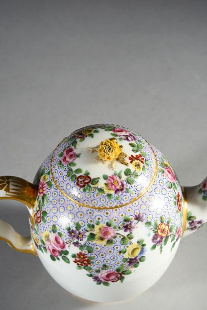  18th century Sèvres porcelain teapot (size C) and its lid, blue mark with two interlaced...