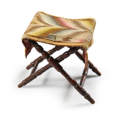 France, XVIIe siècle, époque Louis XIII 
Walnut X-shaped folding stool with herringbone...
