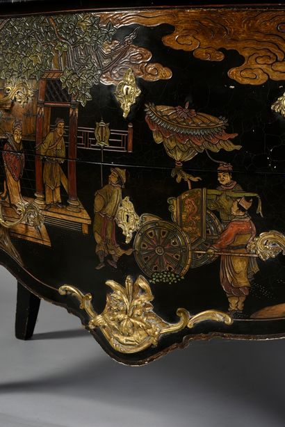 null Coromandel lacquer veneer chest of drawers with black lacquer and palace scene...
