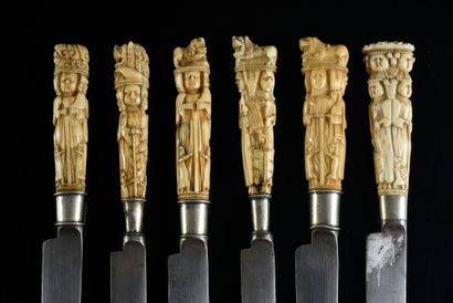 Allemagne, XVIIe siècle 
Suite de six manches de couteau en ivoire sculpté des allégories...