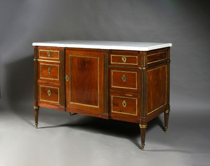 Mahogany and mahogany veneer chest of drawers,...