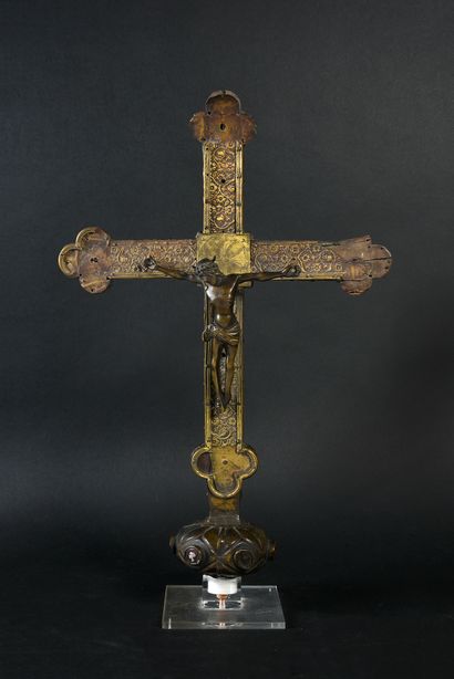Limoges, début du XVIe siècle, Christ XVe siècle 
Processional cross with wooden...