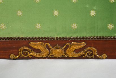 null Mahogany and mahogany veneer sofa, with a lion's hock upright topped by a swan's...