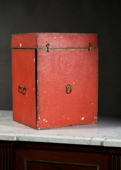 null LOTO du Dauphin.
Box in red cardboard gilded with small irons opening on the...