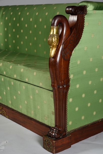 null Mahogany and mahogany veneer sofa, with a lion's hock upright topped by a swan's...