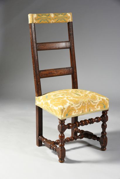 PROVENCE, XVIIIe siècle 
Walnut chair with high backrest, turned vase and baluster...