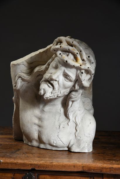 École Française du XVIIe siècle 
Buste de Christ de la flagellation en marbre sculpté...