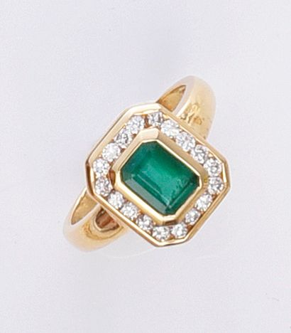 Yellow gold ring set with a rectangular emerald...