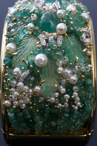 GIODORO Articulated cuff bracelet in yellow gold 750th set with an emerald cabochon...