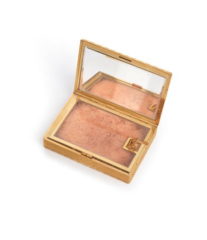 VAN CLEEF & ARPELS A 750th gold rectangular powder case with fine guilloché decoration....