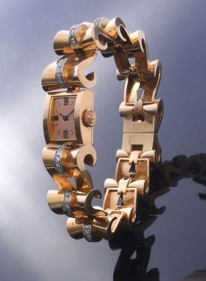 MELLERIO dits MELLER Bracelet montre de dame en or 750e, le bracelet articulé composé...