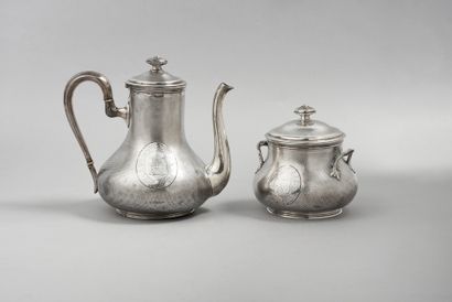 null Coffee pot and sugar bowl in silver 925e, with guilloche decoration, engraved...
