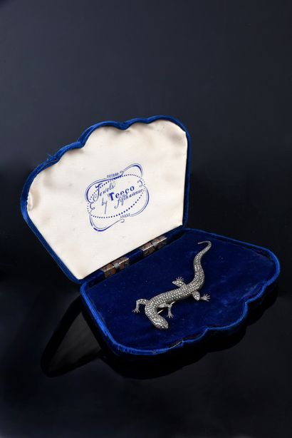 TEECO 925th silver brooch, styling a lizard set with marcasites.
L. : 14 cm
In its...